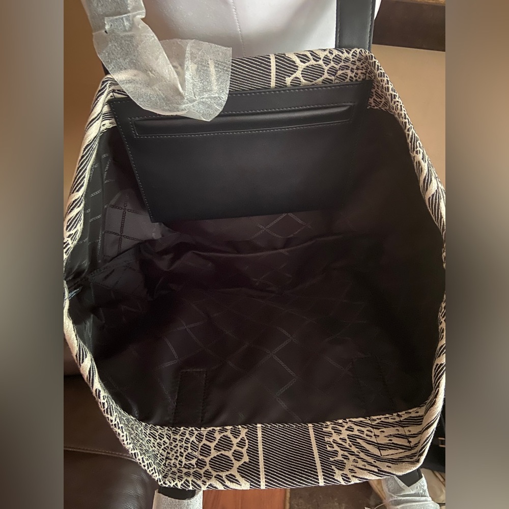 Michael Kors XL Tote Bag NEW - Picture 3 of 6
